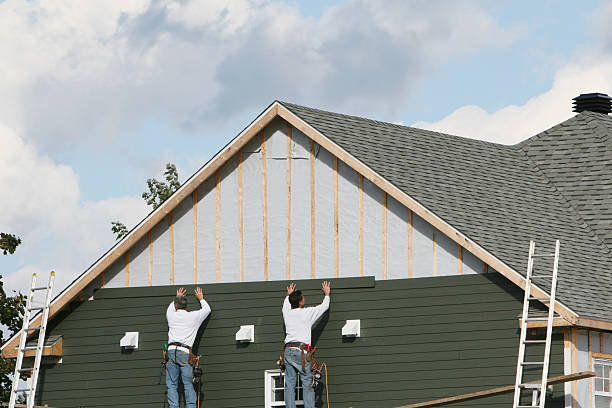 Professional Siding technician working in Warsaw, IN